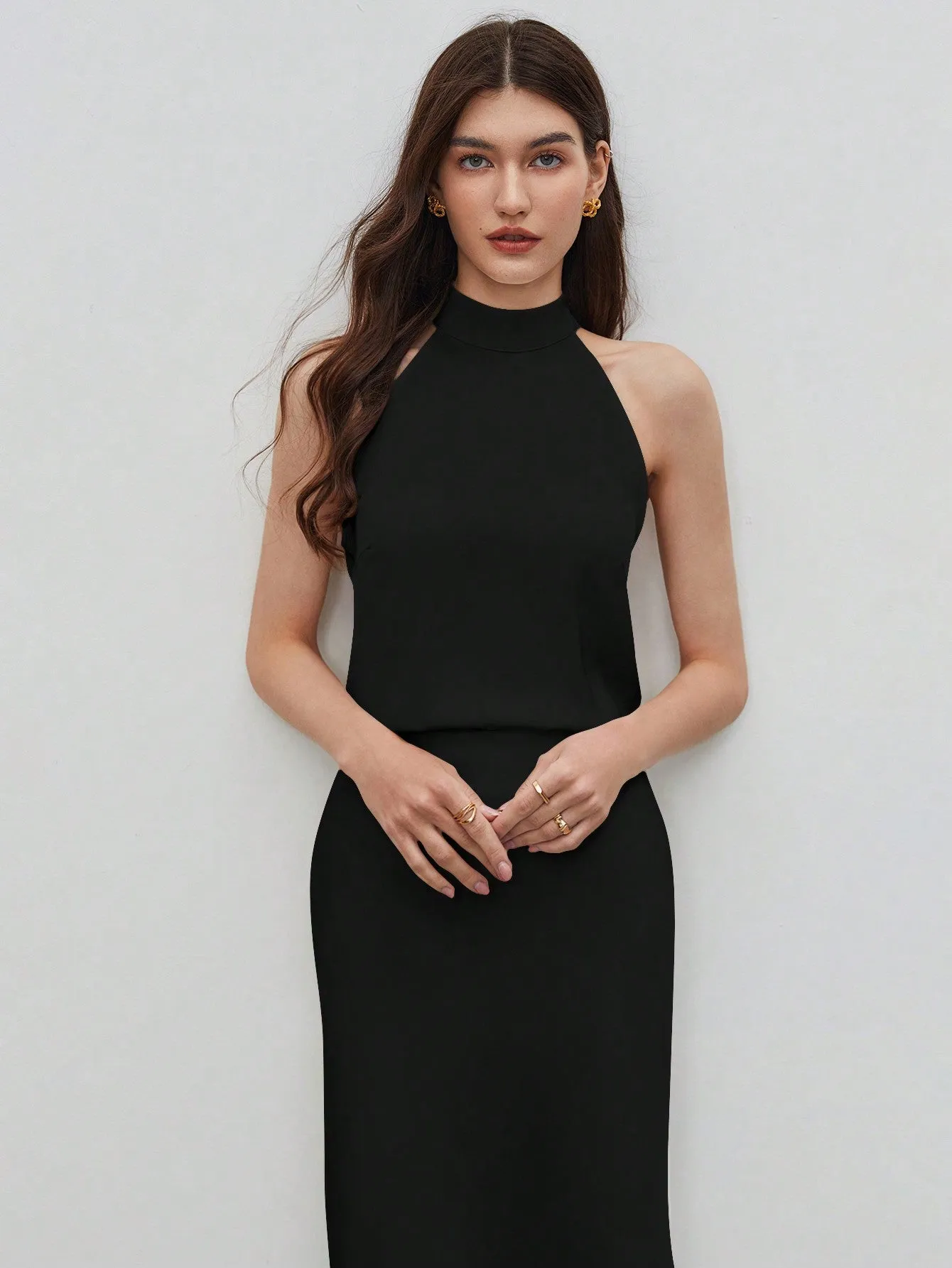 BIZwear Women's Solid Color Sleeveless Halter Shirt