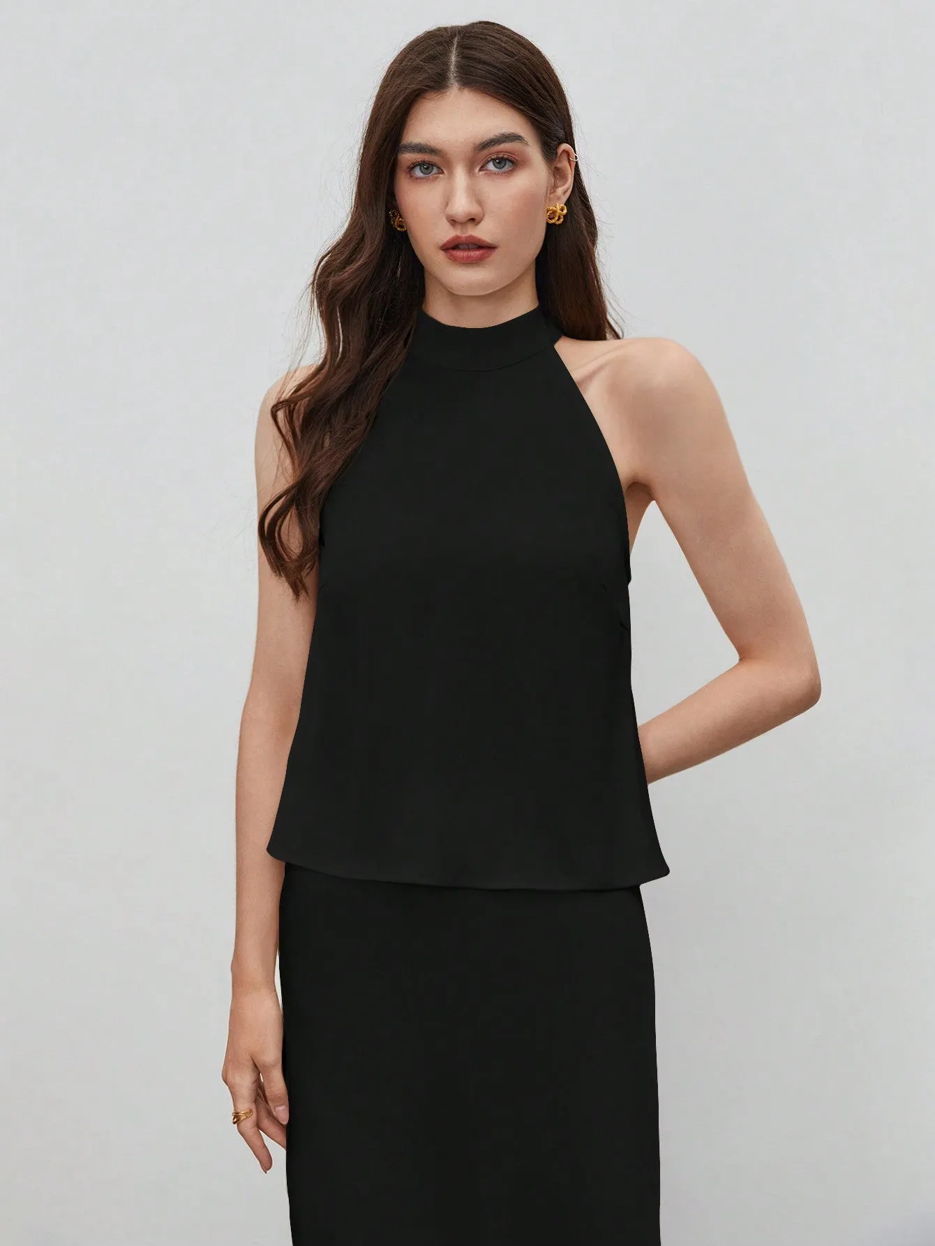 BIZwear Women's Solid Color Sleeveless Halter Shirt