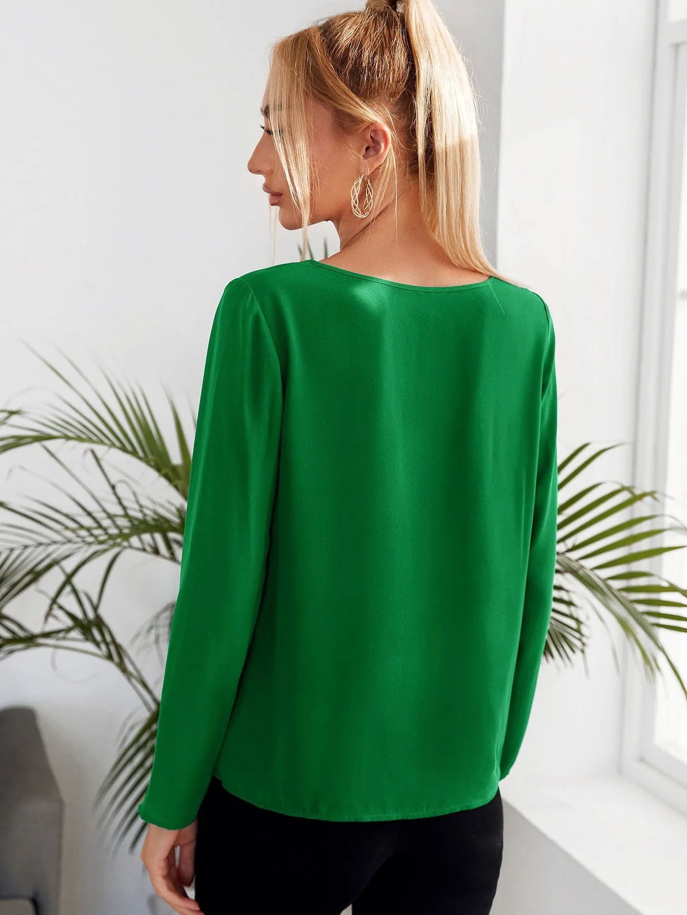 Solid Keyhole Neck Blouse